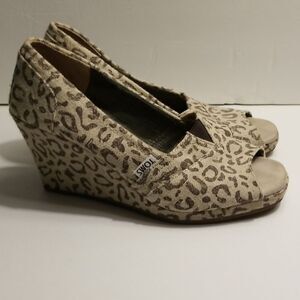 Toms Espadrille  Shoes Wedge Peep Toe Sandals Womens Size 8 Animal Print Summer